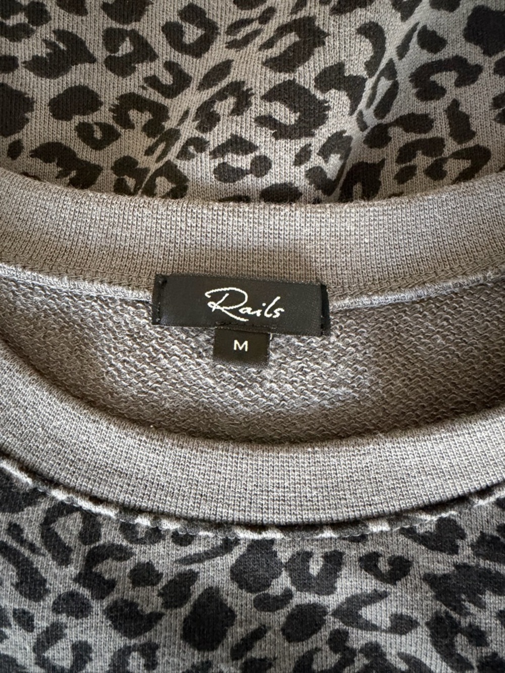 Rails Marcie Cheetah Print Grey Cotton Blend
Sweatshirt and Jogger Set Size M - Picture 12 of 17